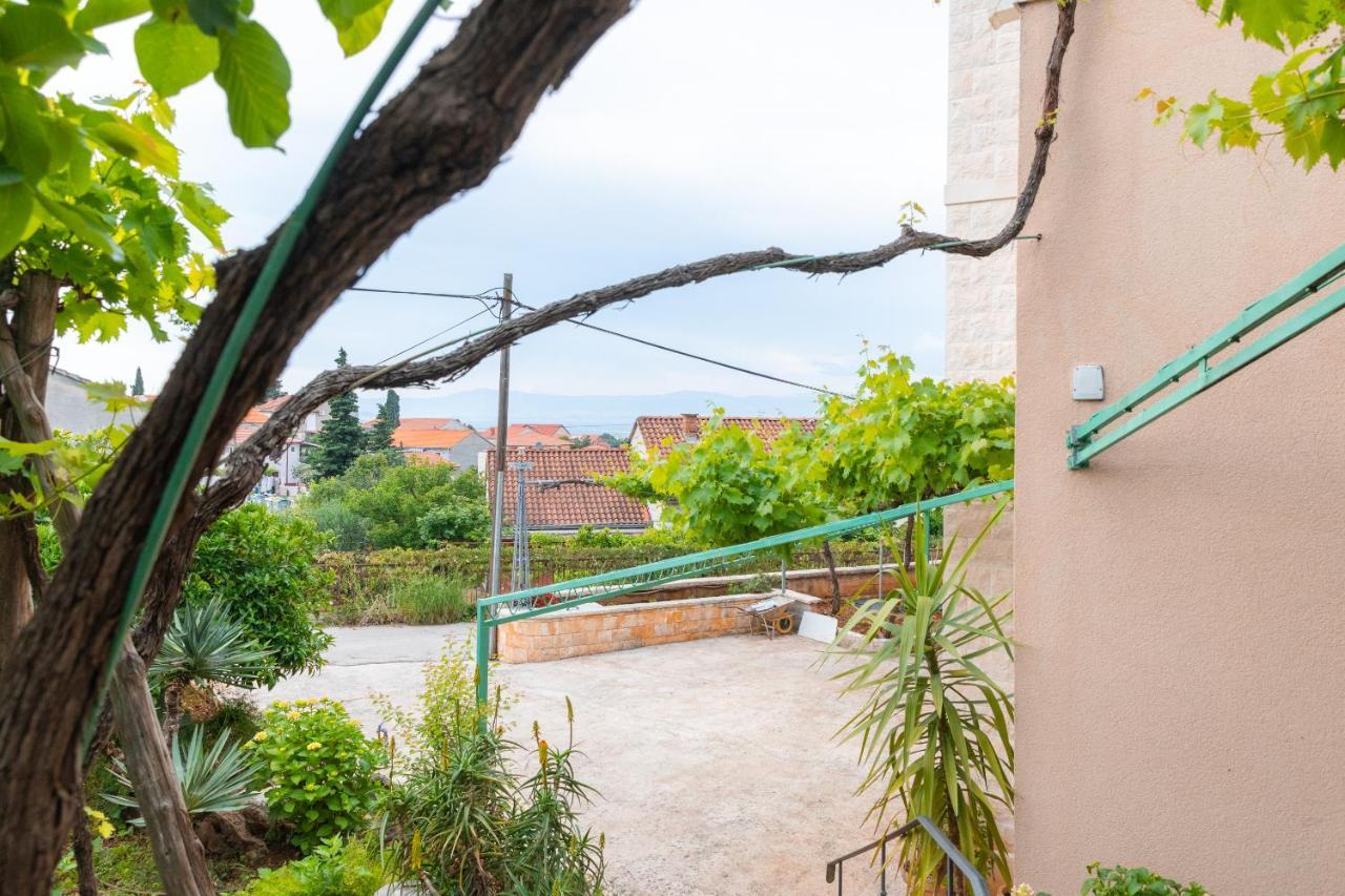 Bepa Appartement Supetar Buitenkant foto